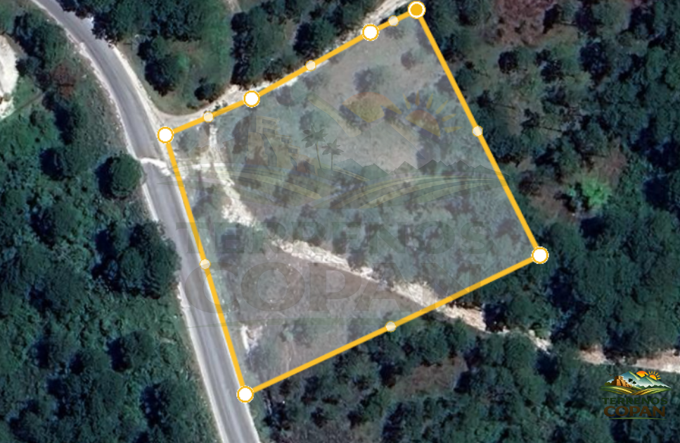 Amplio Terreno Comercial/Residencial de 10,000 varas² en Santa Rosa de Copán (Carretera a Gracias)
