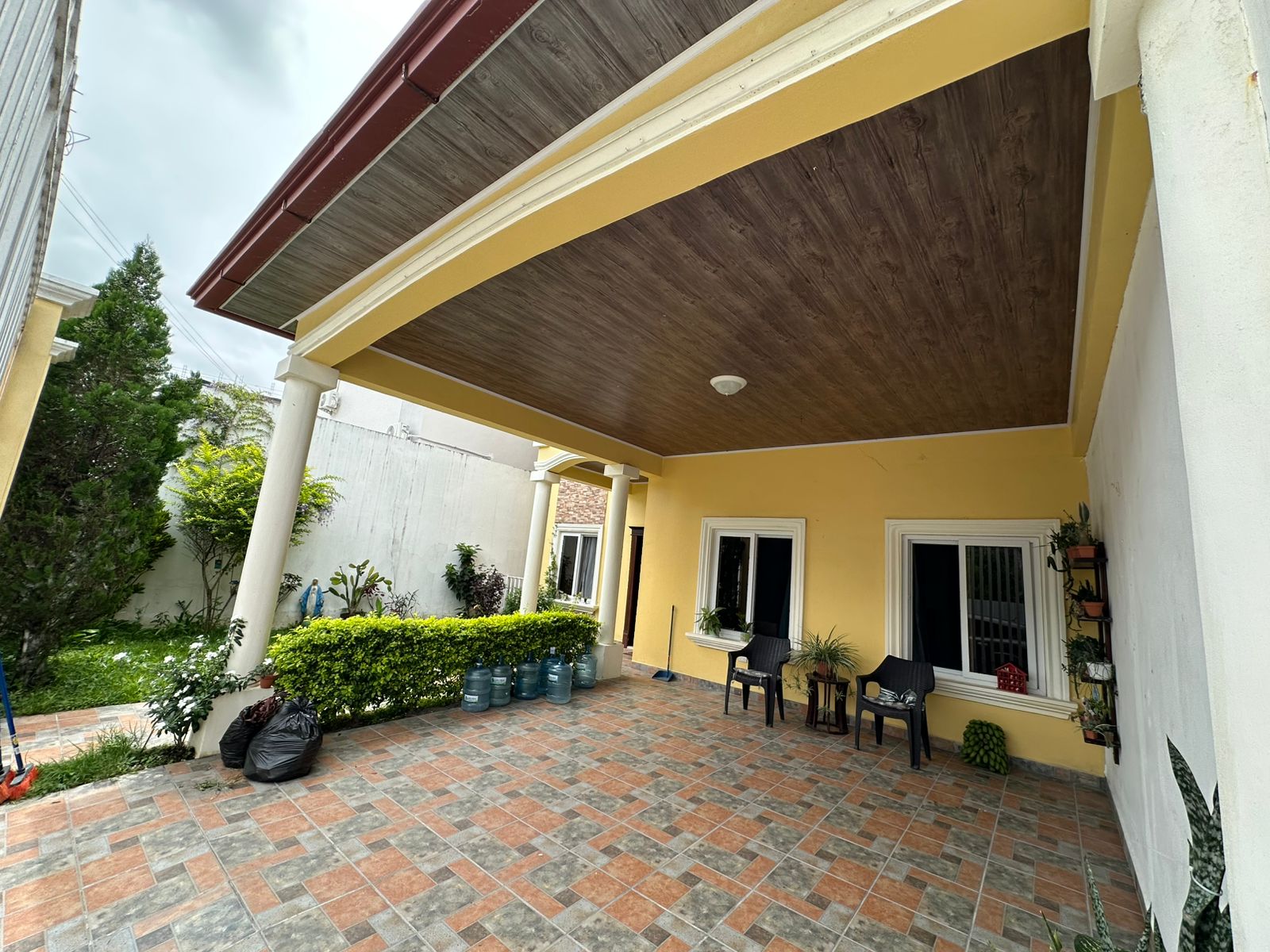 Casa de Dos Niveles en Venta en Residencial Las Acacias | 5 Habitaciones con Baño