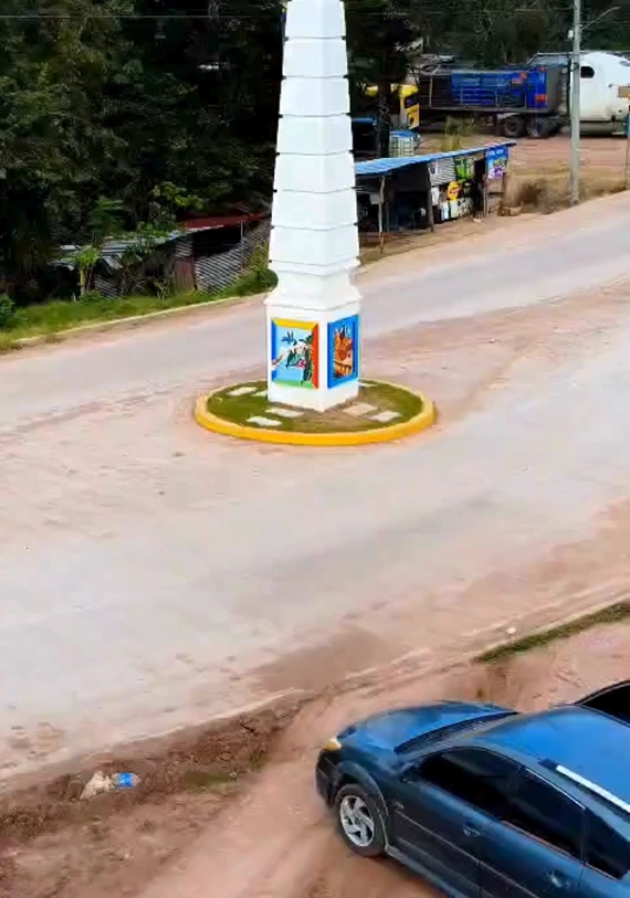 Cruce estratégico de carreteras CA-4 con alto tráfico vehicular Copán