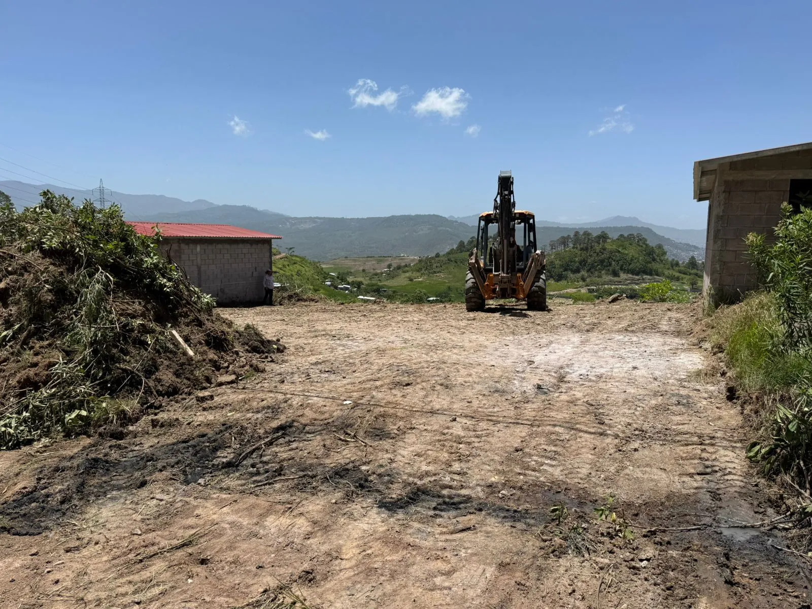 Acceso pavimentado a lotes en venta en Tegucigalpa salida a Olancho